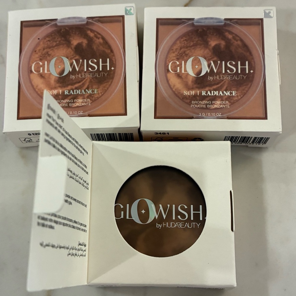 Huda Glowish beauty bronzing powder in Tan Light. Brand new! Famous makeup! - Picture 2 of 8
